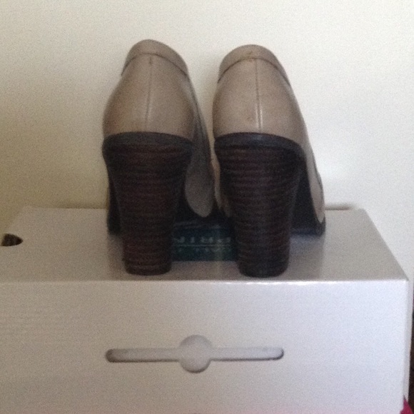 Tan shoes - Picture 4 of 5